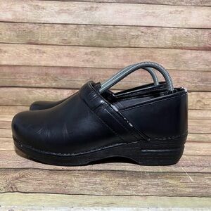 Dansko XP Black Leather Nursing Clogs